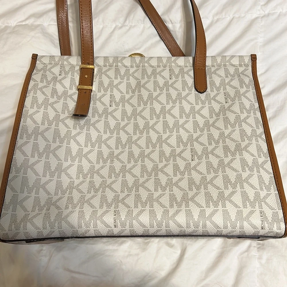 ๐ฅ LOWEST PRICE (small stain & imperfection) - Picture 8 of 15